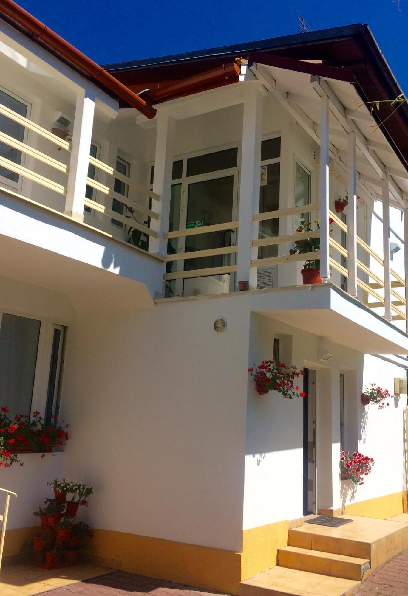 Suri Guesthouse Brasov Exterior photo