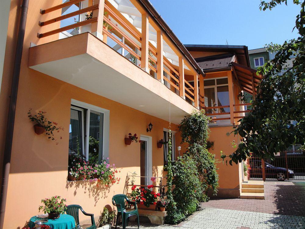 Suri Guesthouse Brasov Exterior photo